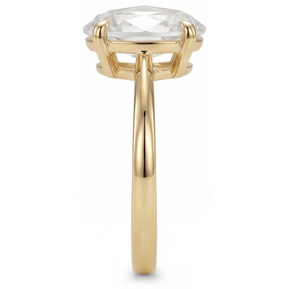 Ring 14K Yellow Gold with Fine Diamond – angle view
