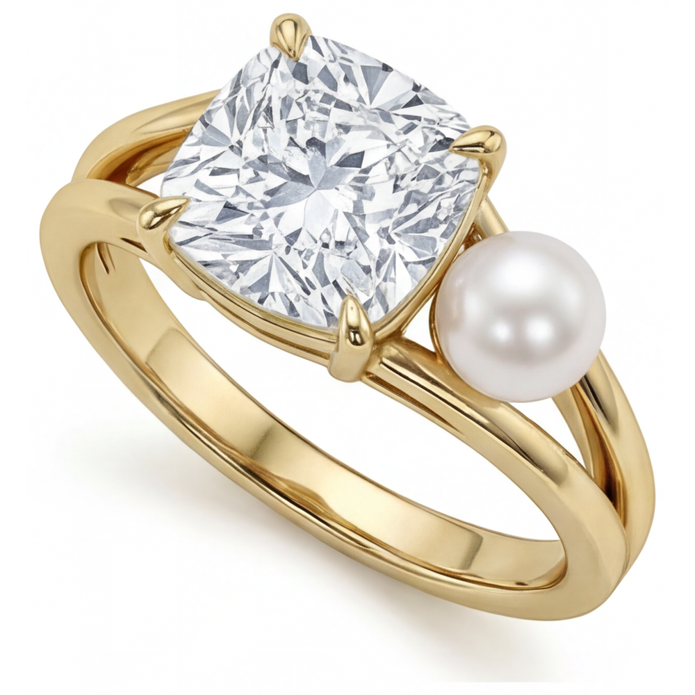 Cushion Fine Diamond ring in 14K Yellow Gold – angle view