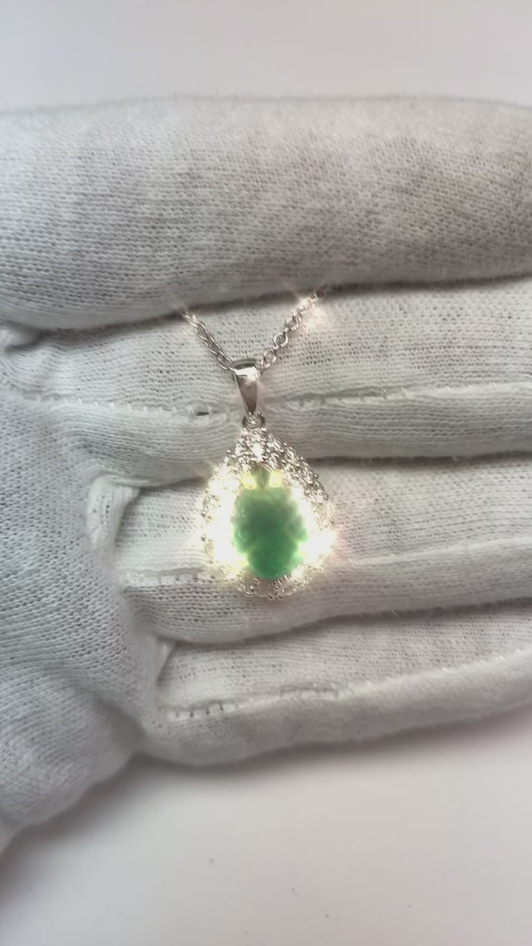 Emerald Pendant Necklace With Diamonds